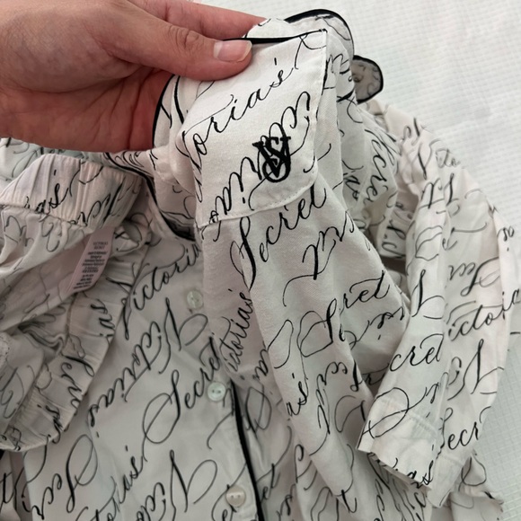 Victoria's Secret Flannel White Script Long Pajama Set Size Small - Picture 8 of 8